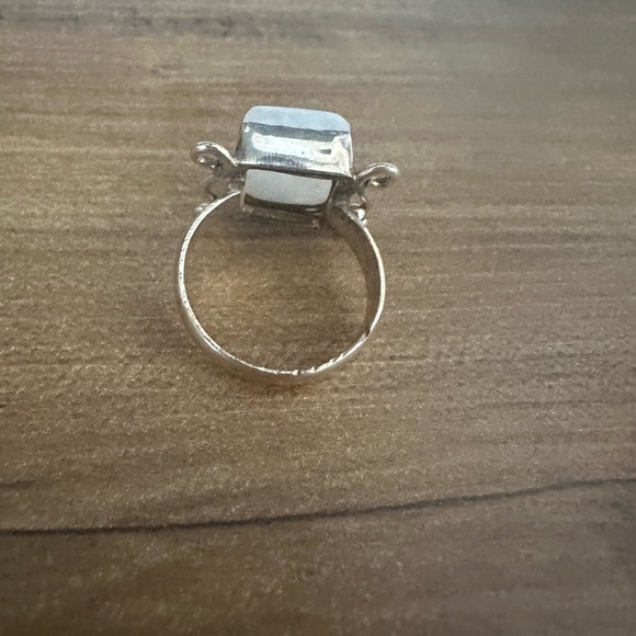 Elegant  925 Silver and White Stone Ring size 8.5 - Picture 4 of 5